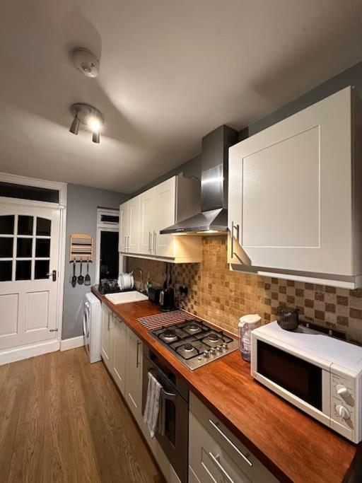 Manor Court Apartment London Exterior photo